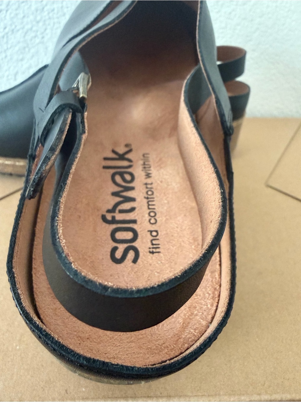Softwalk Arica, Black Leather Sandals, size 9,5WW - Picture 8 of 11